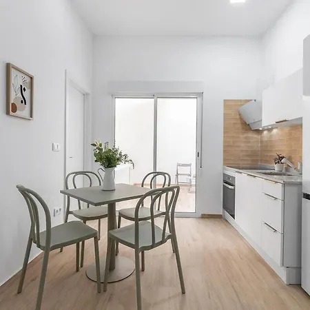 Apartment Urban Chic Oasis With Ac, Private Pool And Wifi *